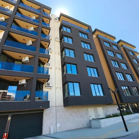 Apartment Gia Paradise 6 *